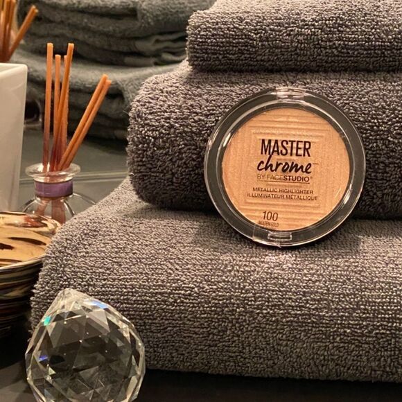 1037 Maybelline Face Studio Master Chrome Metallic Highlighter Molten Gold NWT - Picture 2 of 5